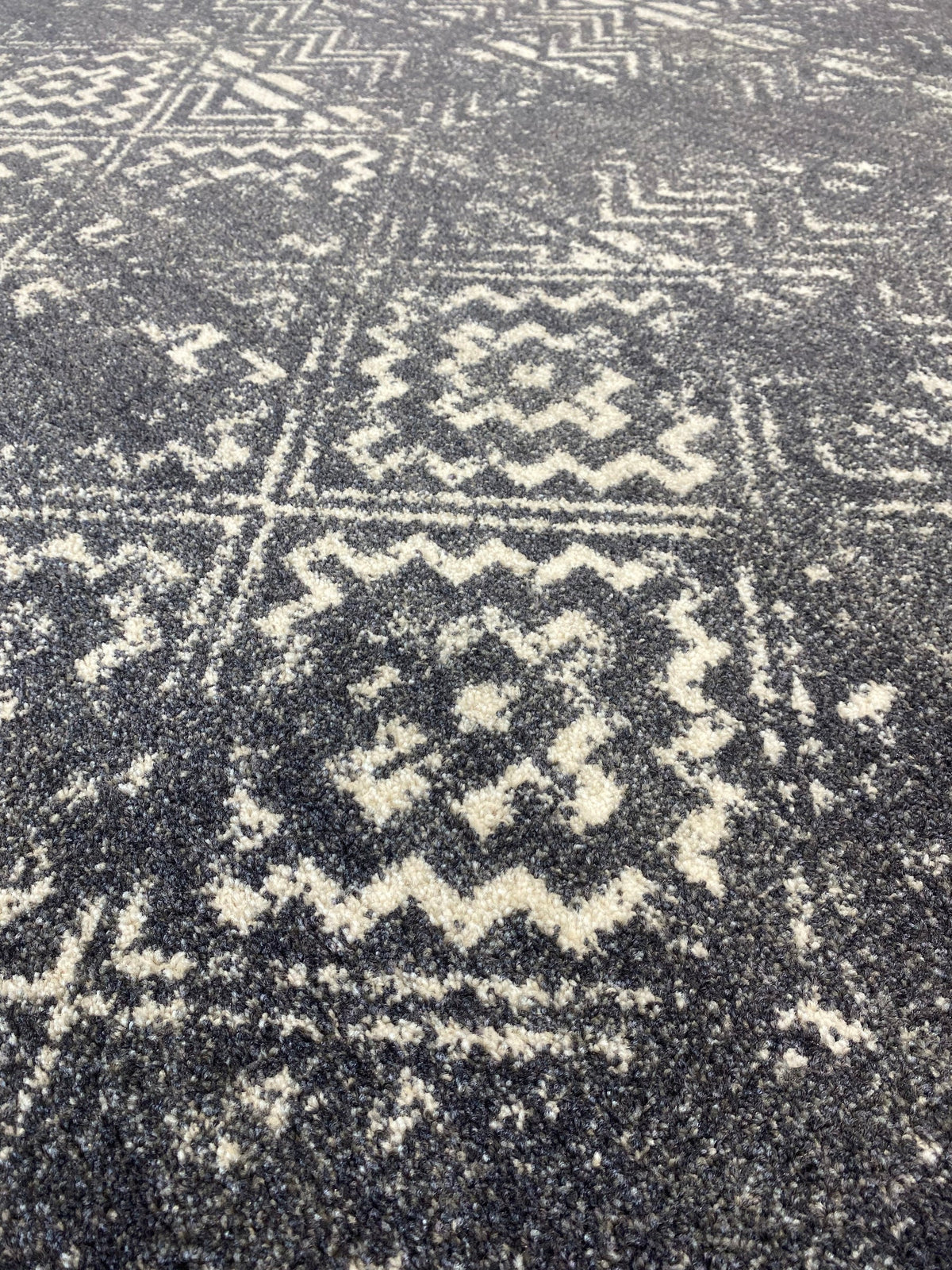 Faded Ethnic Design Infinity Rug Size: 200 x 290cm